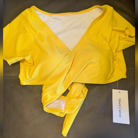 Yellow Ruched Sleeves Skirted Bikini Top - Picture 6 of 6